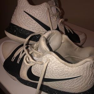 Kyrie basketball shoes